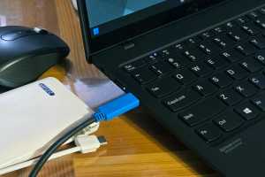Laptop makers, I'm begging you to add another USB-C port